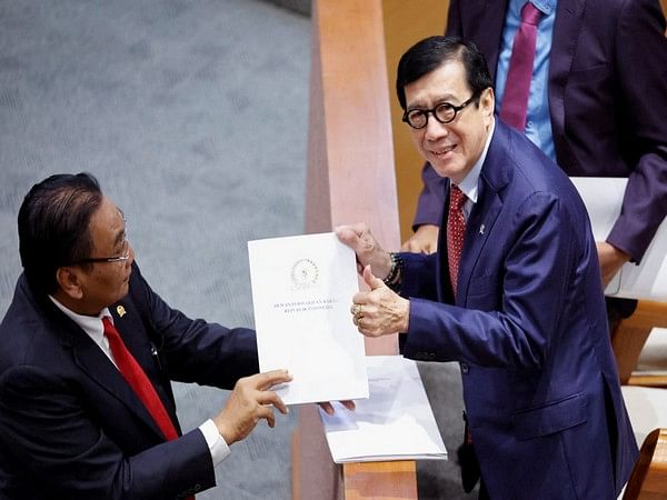 Indonesia criminalizes sex outside marriage