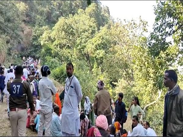 Over 10,000 devotees thronged for darshan at Kabir's Taposthali in Bandhavgarh fort