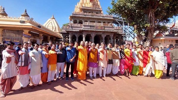 MP: Priests, officials of Ujjain's Mahakal Temple take oath to follow traffic rules