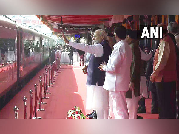 PM Modi flags off Vande Bharat Express on Nagpur-Bilaspur route