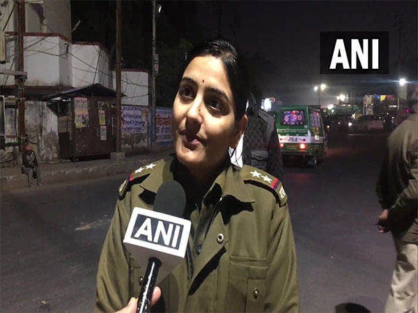Madhya Pradesh: Policewoman on duty saves man's life after he collapses on road