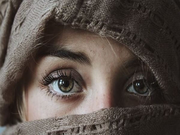 Research finds eye movements hold clues to how humans make decisions