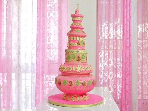 Traditional wear manifests in edible form with this Banarasi Saree-themed cake