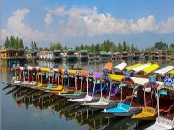 Tourists praise hospitality, honesty of Kashmiri people 