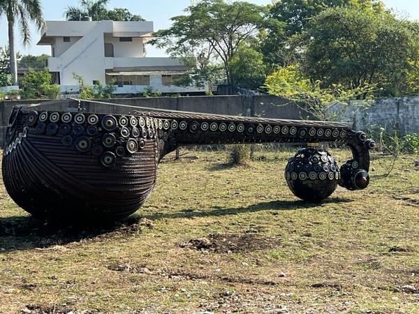 MP: Artists make 'Rudra Veena' weighing 5 tons from scraps in Bhopal