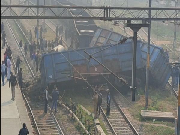 UP: Two loaded wagons of goods trains derail in Moradabad