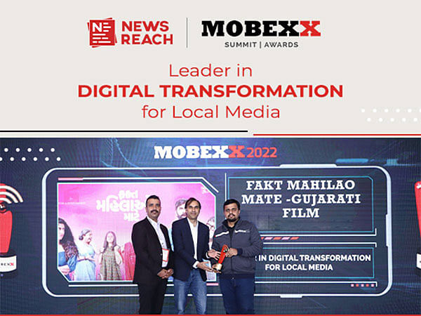 NewsReach awarded for their outstanding efforts in promoting the Gujarati movie, 'Fakt Mahilao Maate' through Local News Community Platform