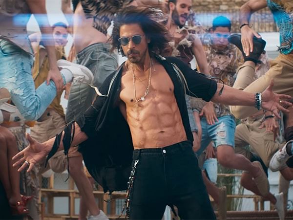 Shah Rukh Khan Was Too Shy To Show His Abs Jhoome Jo Pathaan