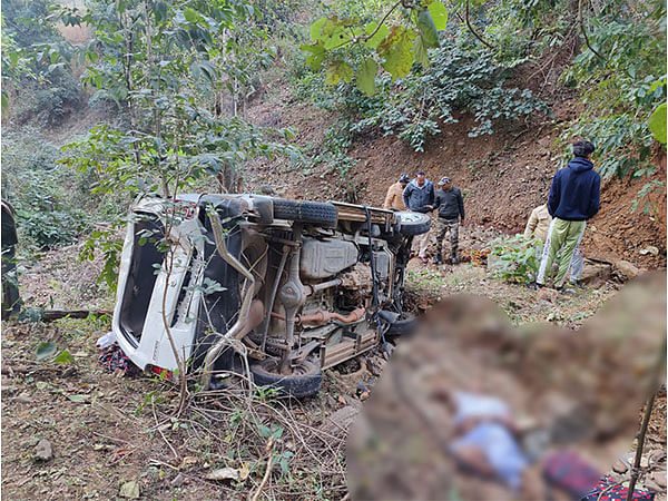 4 Dead, 4 Injured After Vehicle Falls Into Deep Ditch In Chhattisgarh's ...