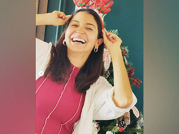 Of sunshine and smiles! Anushka Sharma poses amid nature in throwback pics  - India Today