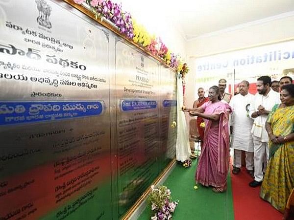 Andhra Pradesh: President Murmu inaugurates project worth Rs 43.08 cr at Srisailam Temple 