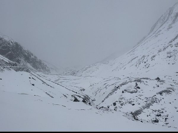 Tourists throng hill stations in Himachal, IMD predicts snowfall after December 29