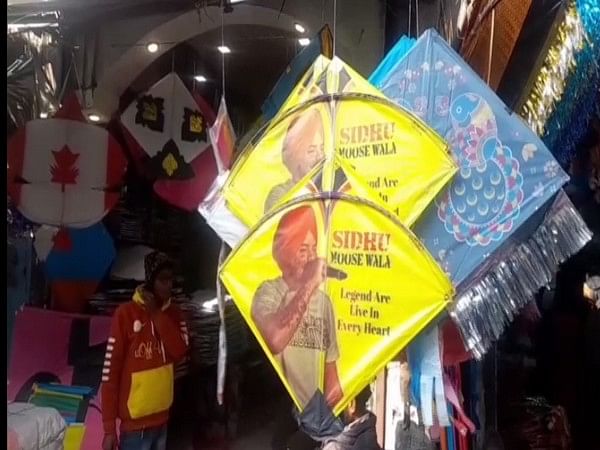 Kites featuring late singer Sidhu Moosewala on high demand in Ludhaiana 