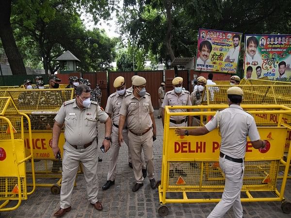 Delhi police to deploy additional force for safe New Year's Eve celebrations