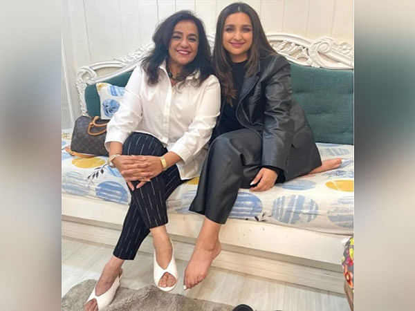 Parineeti Chopra poses in style with 'giggly' mom, pens heartwarming note on her birthday