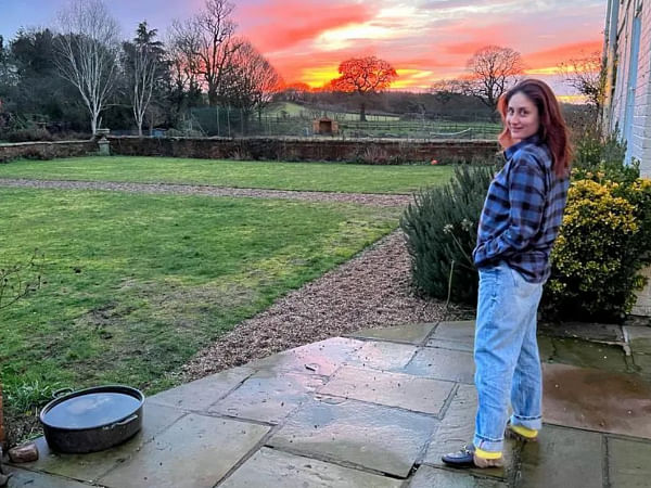 Kareena says she's ready for 2023 as she enjoys last sunset of 2022 in Switzerland