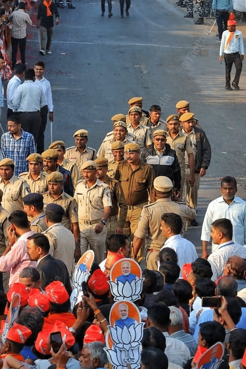 Police personnel making arrangements during the roadshow | Photo: Praveen Jain | ThePrint