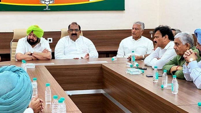 BJP leader Captain (Retd) Amarinder Singh attends Punjab Core Committee Meeting under the chairmanship of BJP Punjab President Ashwani Sharma, at state party office, in Chandigarh on Monday. Party leader Sunil Jakhar is also present. | photo: ANI