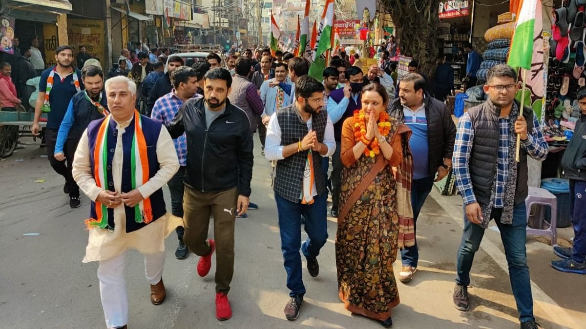 Congress MLA Aradhana Misra canvassing for party's candidate ahead of MCD polls | Twitter @aradhanam7000