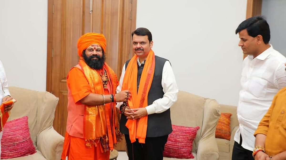 Raju Das with Maharastra Deputy CM Devendra Fadnavis | Facebook | Raju Das - Mahant Hanuman Ghari Ayodhya