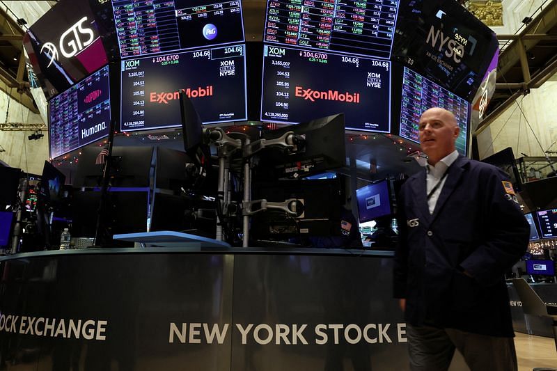 Equities Fall, Oil Pares Losses With 2023, China Reopening In Focus ...