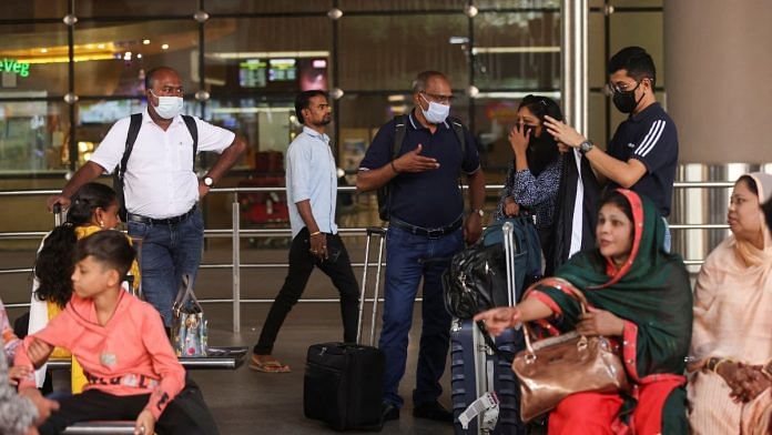 Passengers wait with their luggage at the Chhatrapati Shivaji Maharaj International Airport in Mumbai, India. REUTERS/Francis Mascarenhas/File Photo