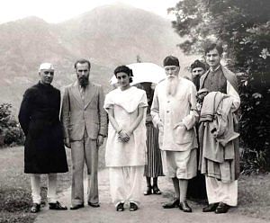 Jawaharlal Nehru, Indira Gandhi and Nicholas Roerich in India, sometime in the 1940s | Wikimedia Commons