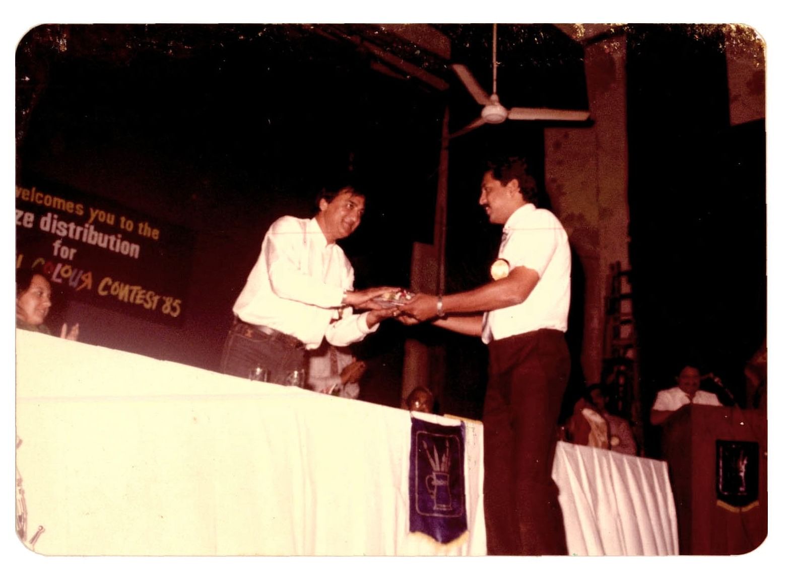 Late actor Sunil Dutt was the chief guest at the Camel Art Competition in 1985 