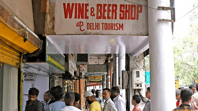 Representational image | People wait in a queue to buy liquor as government-run liquor shops open after Delhi government reverts to old excise policy, in New Delhi on 1 September 2022 | ANI Photo