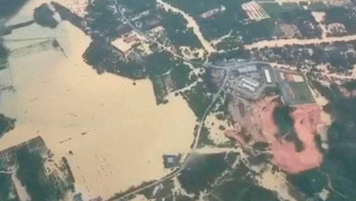 An aerial view shows flooded neighbourhoods in east-coast of peninsular Malaysia | Photo: Facebook/Korporat JBPM via Reuters