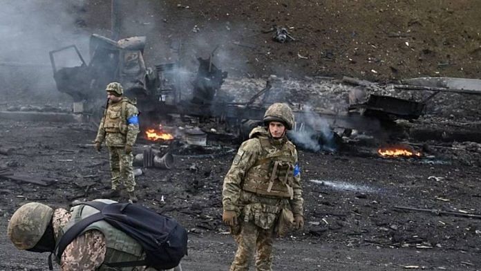 File photo of Ukrainian service members looking for and collect unexploded shells in Kyiv | Representational image | Flickr