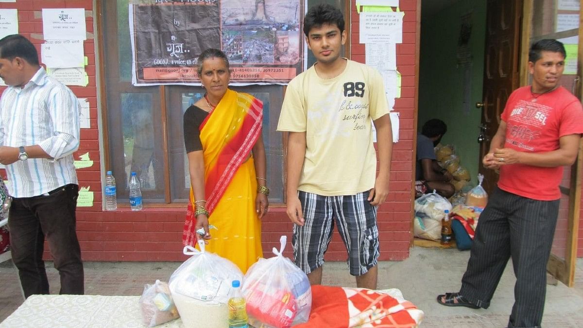 Vikrant as part of Goonj, NGO, distributing food packets in 2013| photo source: family