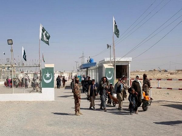 Women, children among 1,200 Afghan migrants jailed in Pakistan
