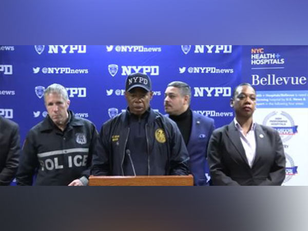 US: Three NYPD officers stabbed during New Year's Eve celebrations at Times Square US: Three NYPD officers stabbed during New Year's Eve celebrations at Times Square