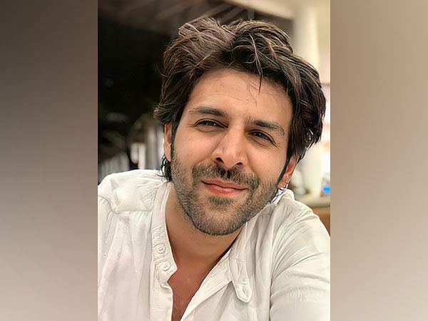 Check out Kartik Aaryan's cute moment with a little fan in London