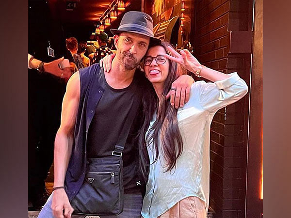 Hrithik Roshan, Saba Azad light up lanterns to welcome New Year