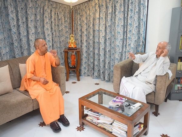Yogi Adityanath calls on Maharashtra Governor, pays respects to Chhatrapati Shivaji Maharaj