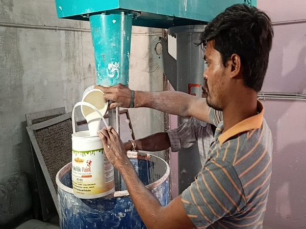 'Natural paint' being prepared from cow dung in Chhattisgarh