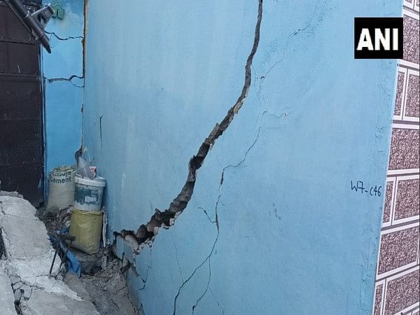 Joshimath landslide: No subsidence in the entire area, there are cracks but not big, says Chamoli DM