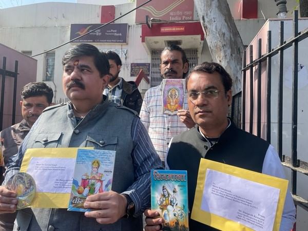 Amid 'obscene CDs' row, BJP leader sends bhajan CDs to Kamal Nath, LoP Govind Singh