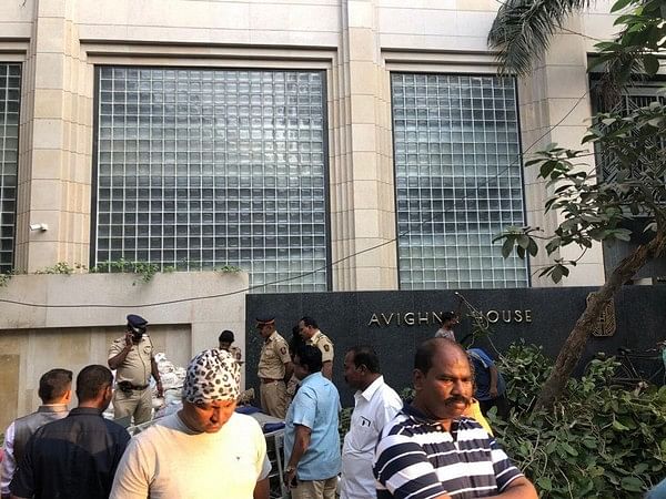 2 glass cleaners dead after hydraulic lift trolley falls from 15th floor of Mumbai building