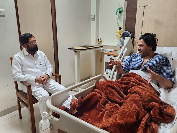 Maharashtra CM Shinde visits Dhananjay Munde at Mumbai hospital