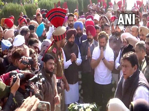 Jalandhar: Rahul Gandhi pays last respects to Congress MP Santokh Singh who died during Bharat Jodo Yatra