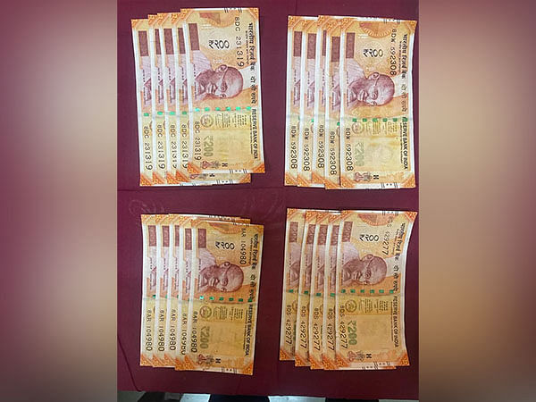 mumbai-fake-currency-notes-of-rs-60-000-face-value-seized-one