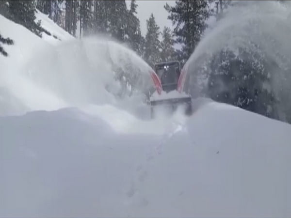 Border Roads Organisation clears snow from Chowkibal-Tangdhar road in J-K's Kupwara