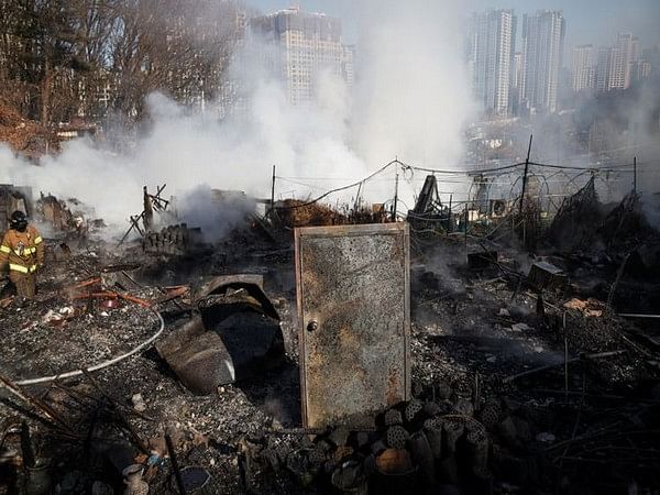 Massive blaze erupts in one of Seoul's last slums, around 500 evacuated