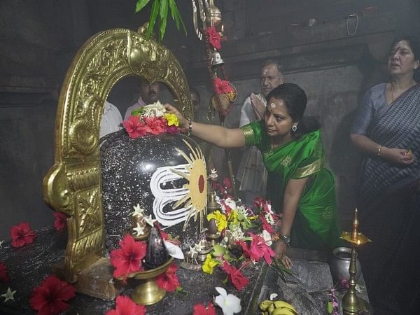 MLC Kalvakuntla Kavitha offers prayers at UNESCO world heritage site Ramappa Temple