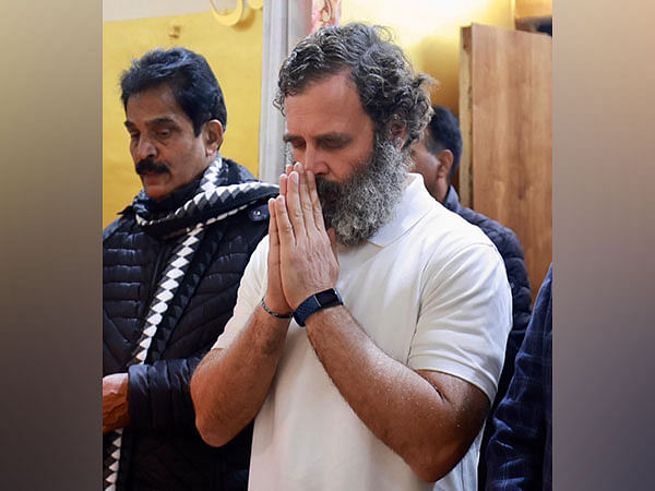 Jammu: Rahul Gandhi offers prayers at Raghunath Temple