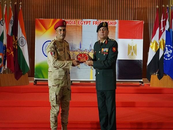 Indian Army felicitates Egyptian Armed Forces marching contingent taking part in Republic Day Parade for first time