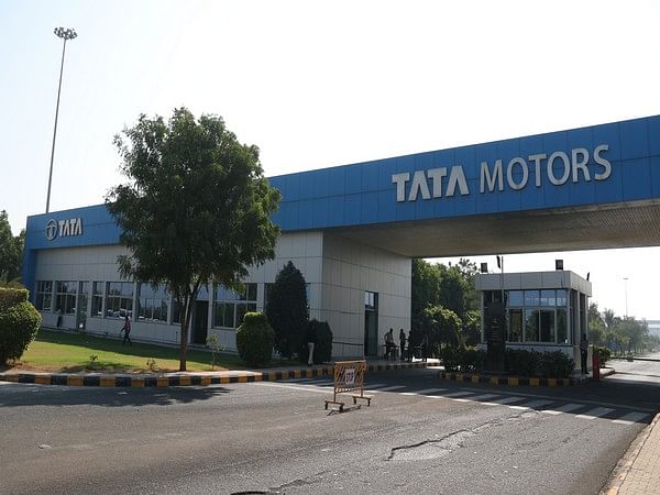 Tata Motors back in black after 7 quarters, posts Rs 3,043 in profit